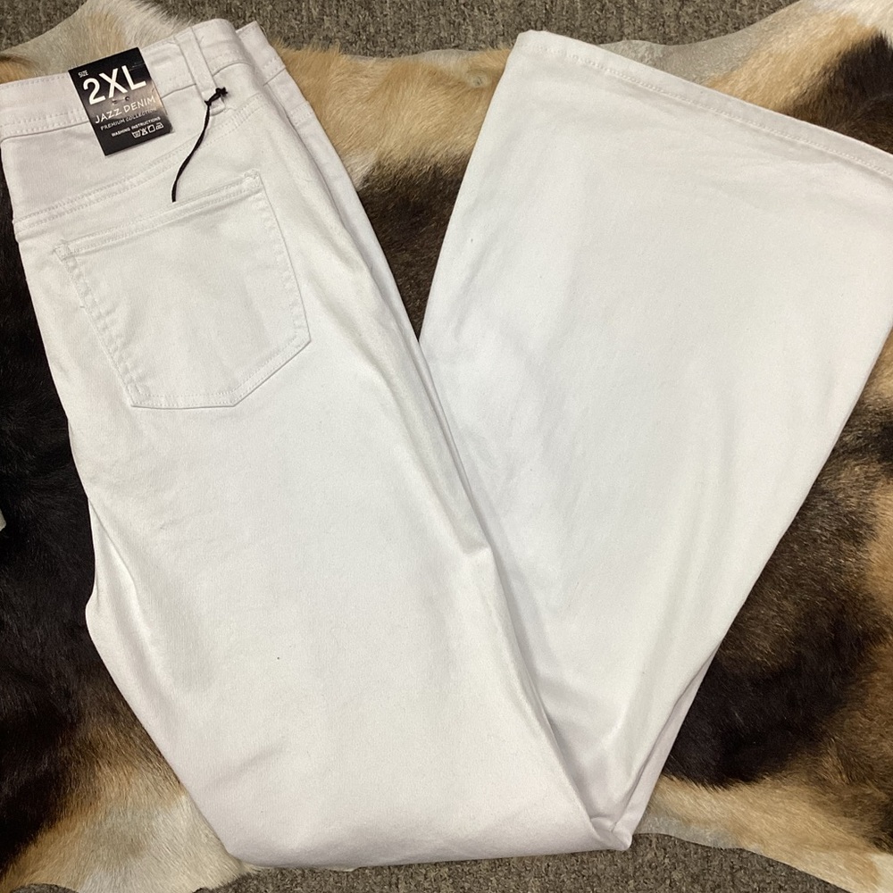Ladies Flared White High Rise Jeans, Stretchy